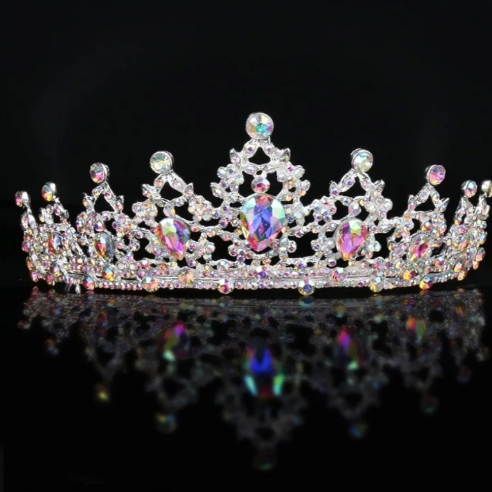 Sparkling Crystal Tiara NWT